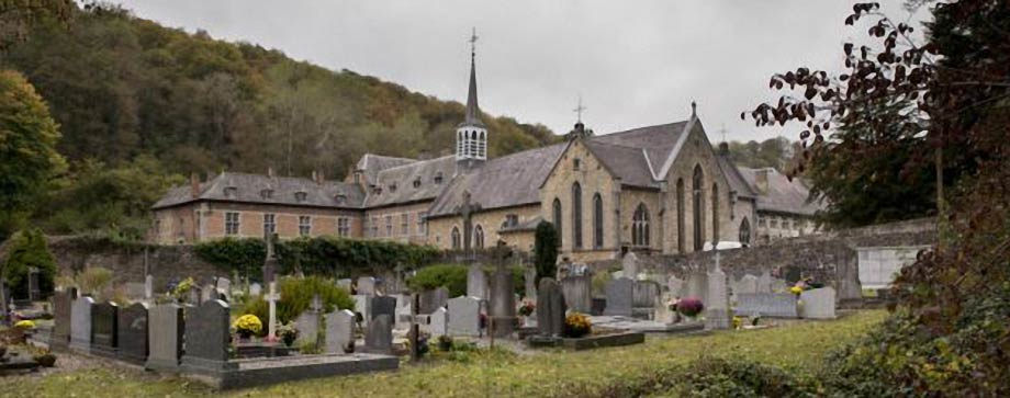 Das Kloster bleibt im Dorf